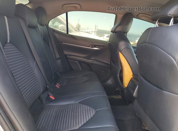 4T1B11HK4JU577038 2018 TOYOTA CAMRY Серебряный 