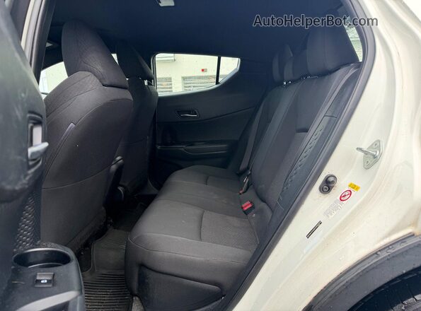 NMTKHMBX6JR021239 2018 TOYOTA C-HR White Front interior view