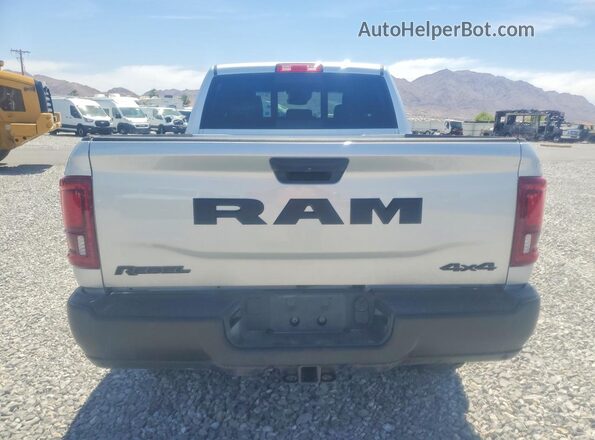 3C63R5EL5TG162569 2026 RAM 2500 Silver წინა სალონის ხედი