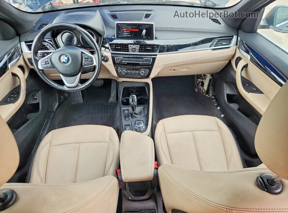WBXJG7C00M5U01077 2021 BMW X1 Black Widok zestawu wskaźników