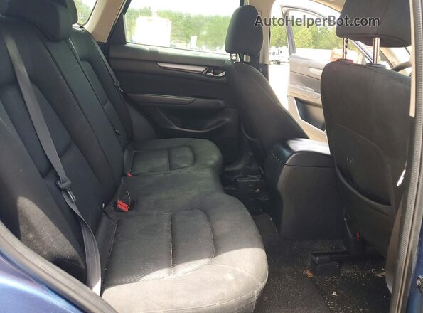 JM3KFABL8H0215813 2017 MAZDA CX-5 Blue Widok wnętrza z tyłu