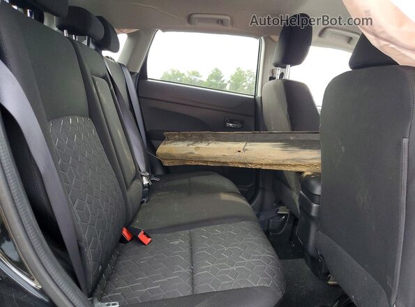 JA4ARUAU8RU017261 2024 MITSUBISHI OUTLANDER Black Widok tylnych siedzeń