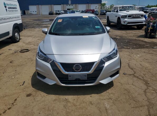 3N1CN8EV5ML866578 2021 NISSAN VERSA Silver Widok z tyłu
