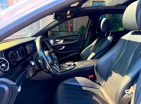 WDDZF8EB9LA725227 2020 MERCEDES-BENZ E Silver Vista del salpicadero