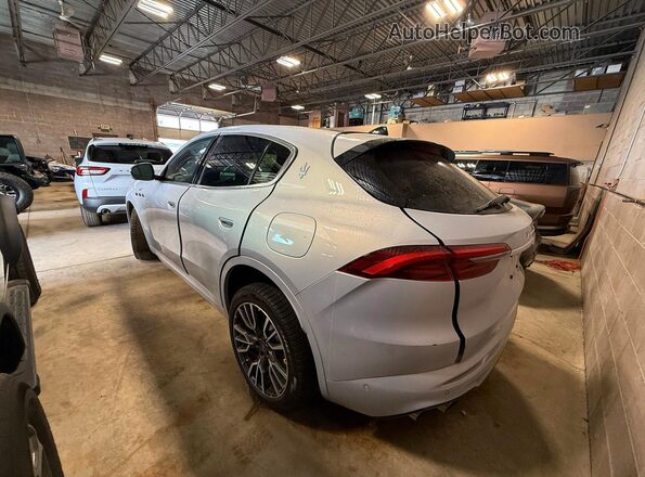 ZN6PMDAA2R7448339 2024 MASERATI GRECALE Silver 