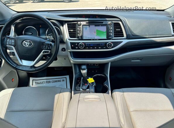 5TDDZRFH2JS908604 2018 TOYOTA HIGHLANDER White Vista de los asientos traseros