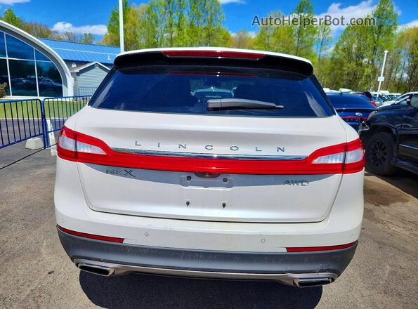 2LMPJ8LR1HBL50588 2017 LINCOLN MKX Белый Вид салона спереди