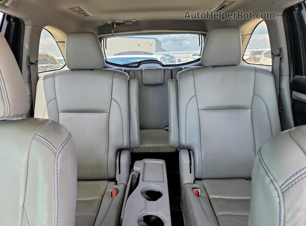 5TDKZRFH5KS555851 2019 TOYOTA HIGHLANDER White უკანა სალონის ხედი