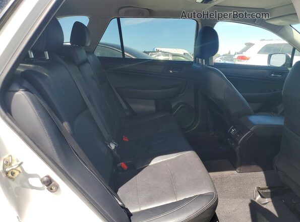 4S4BSANC8H3348825 2017 SUBARU OUTBACK White Սալոնի հետևի տեսք
