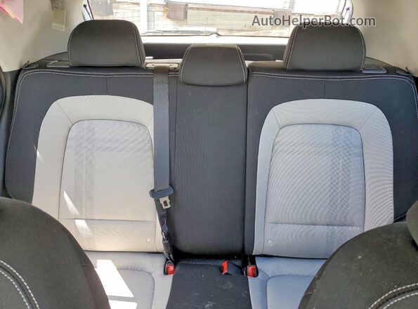 KMHRC8A33TU436016 2026 HYUNDAI VENUE White უკანა სალონის ხედი
