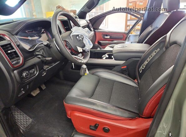1C6SRFLP1TN264773 2026 RAM 1500 Зеленый Вид панели приборов