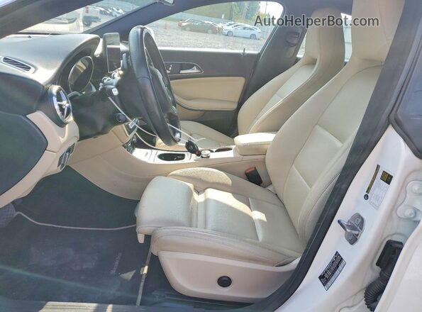 WDDSJ4GB8KN765747 2019 MERCEDES-BENZ CLA-CLASS White Առջևի վահանակի տեսք