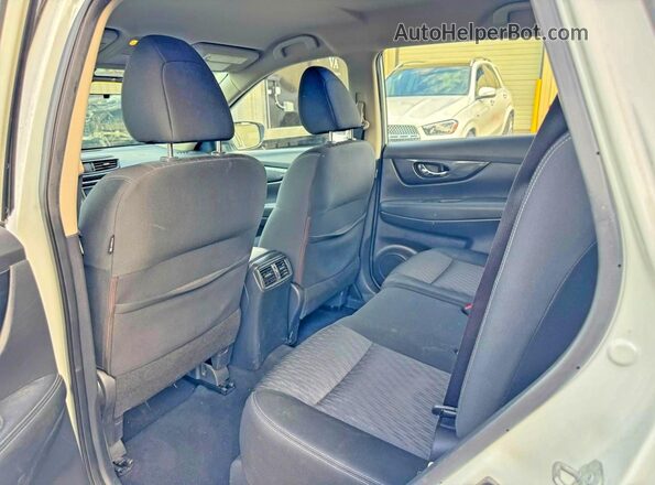 KNMAT2MV1HP566166 2017 NISSAN ROGUE Белый 