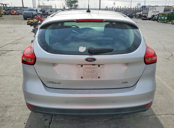 1FADP3M27JL211390 2018 FORD FOCUS Silver წინა სალონის ხედი