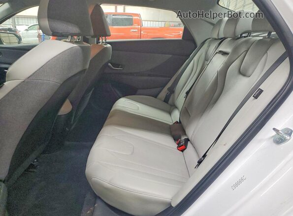KMHLP4DG1RU834187 2024 HYUNDAI ELANTRA White Вид задньої частини салону