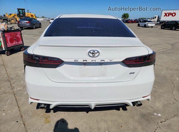JTNB11HK0J3038695 2018 TOYOTA CAMRY White 