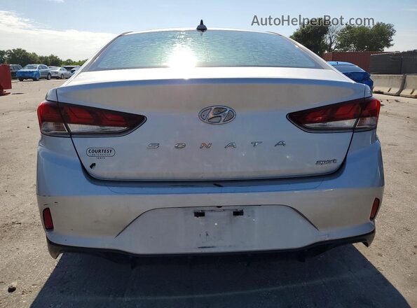 5NPE34AF5JH684684 2018 HYUNDAI SONATA Серебряный Вид салона спереди
