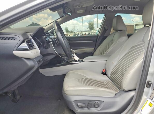 4T1B11HK9KU690727 2019 TOYOTA CAMRY Silver წინა პანელის ხედი