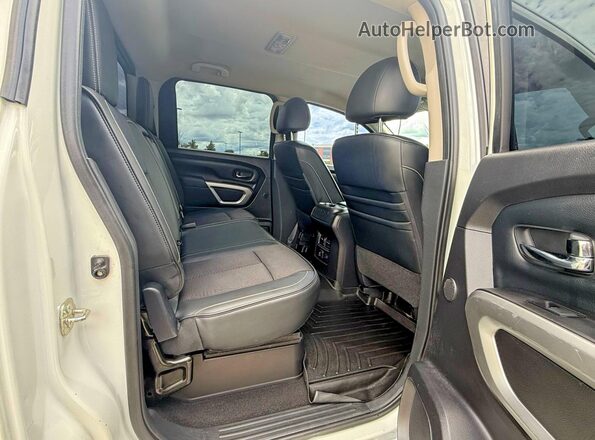 1N6BA1F43GN505403 2016 NISSAN TITAN White Vista interior delantera