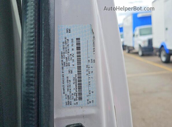 1FDWE3FN5RDD00733 2024 FORD ECONOLINE White Հետևի նստատեղերի տեսք