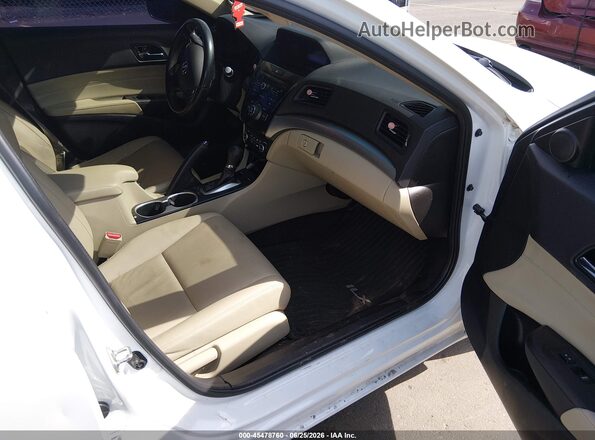 19UDE2F32HA001450 2017 ACURA ILX Белый Вид салона спереди