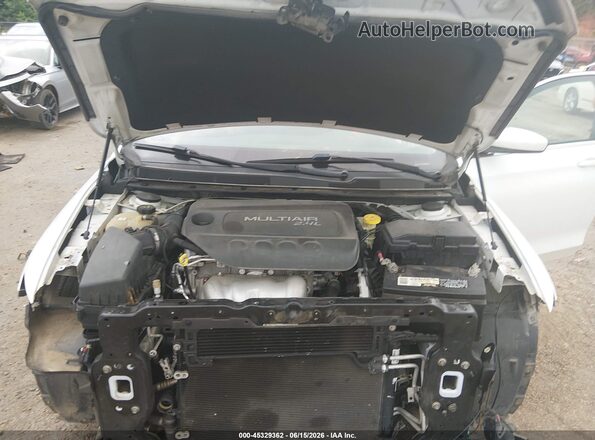 1C3CCCAB1GN147399 2016 CHRYSLER 200 White Widok z tyłu