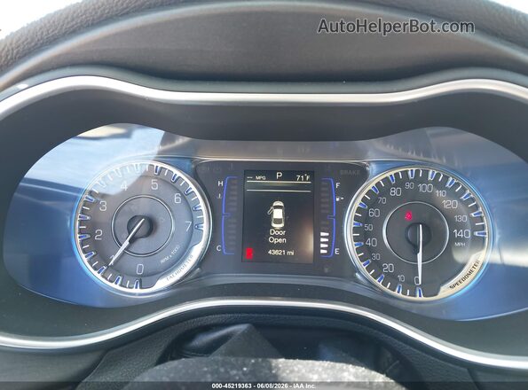 1C3CCCAB3HN502915 2017 CHRYSLER 200 White Widok tylnych siedzeń