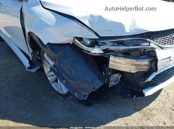 1C3CCCAB3HN502915 2017 CHRYSLER 200 White Widok z przodu
