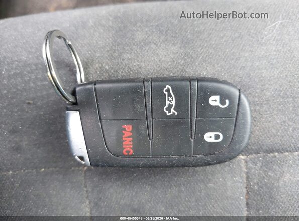 1C3CCCAB5GN154548 2016 CHRYSLER 200 Черный Вид панели приборов