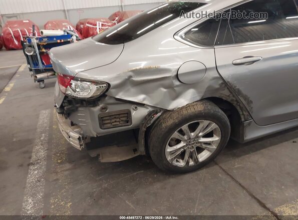1C3CCCAB5GN170961 2016 CHRYSLER 200 Silver Widok z przodu