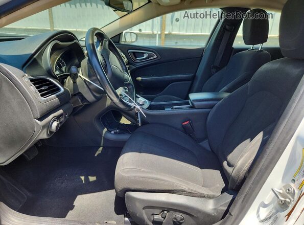 1C3CCCAB7GN126394 2016 CHRYSLER 200 White Front interior view