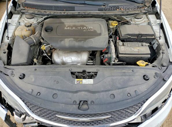 1C3CCCAB7GN169729 2016 CHRYSLER 200 White Widok wnętrza z tyłu