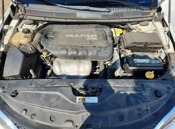 1C3CCCAB7HN505123 2017 CHRYSLER 200 White Widok wnętrza z tyłu