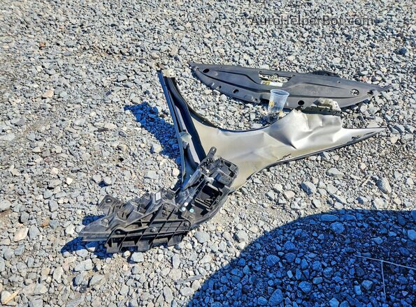 1C3CCCABXGN137695 2016 CHRYSLER 200 Silver Engine compartment view