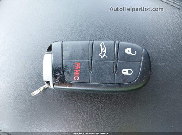 1C3CCCAG6GN190809 2016 CHRYSLER 200 Red Vista del salpicadero