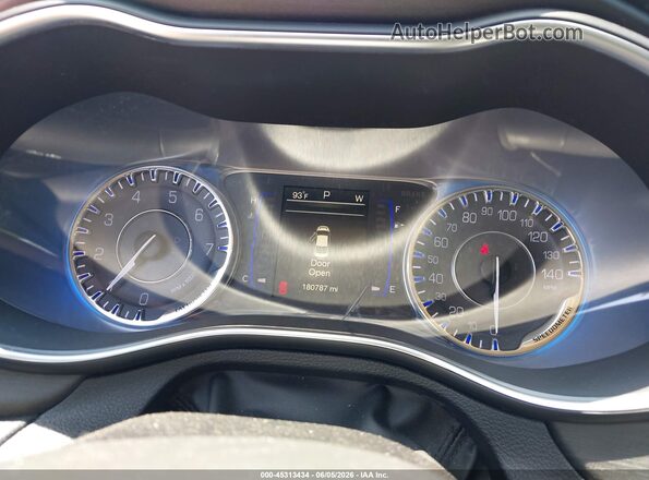 1C3CCCAG6GN190809 2016 CHRYSLER 200 Red Vista de los asientos traseros