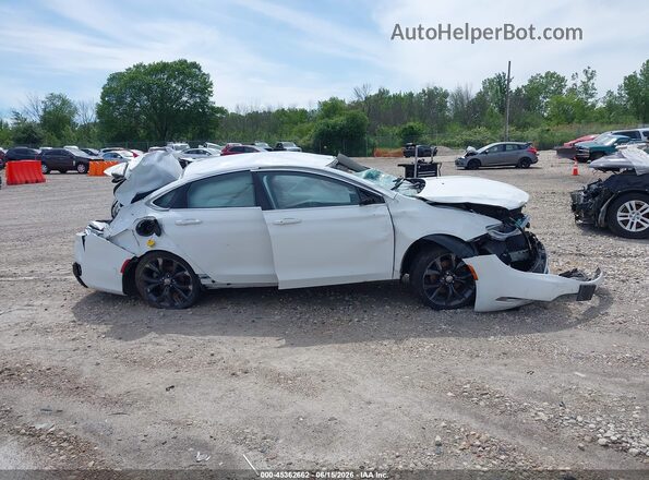 1C3CCCCB5GN114449 2016 CHRYSLER 200 White Rear interior view