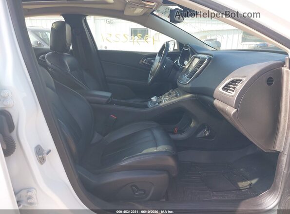 1C3CCCCG2GN139787 2016 CHRYSLER 200 White Вид салону спереду