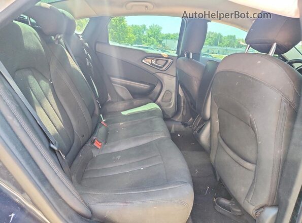 1C3CCCFB8HN510646 2017 CHRYSLER 200 Gray Вид задніх сидінь