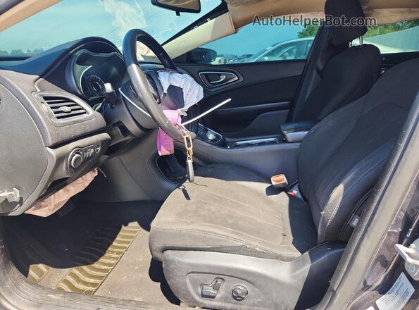 1C3CCCFB8HN510646 2017 CHRYSLER 200 Gray Вид салону спереду