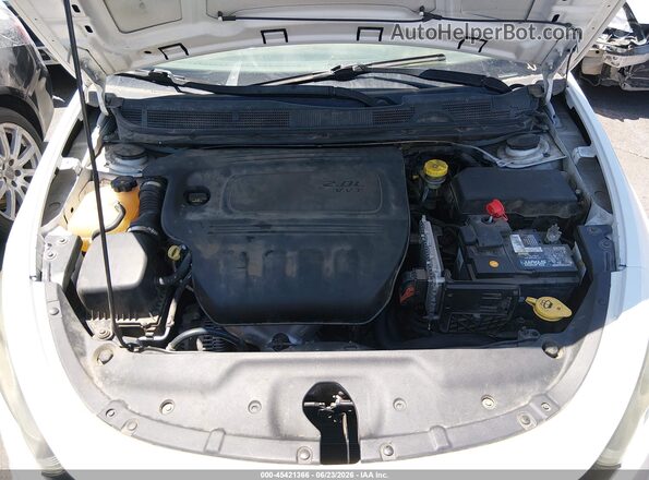 1C3CDFAA7GD577465 2016 DODGE DART White Widok z tyłu