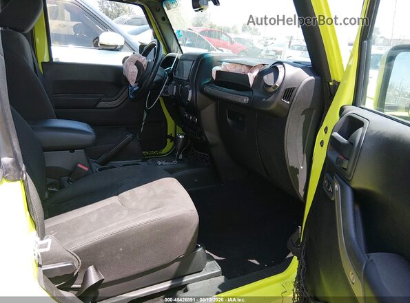1C4AJWAG8GL310955 2016 JEEP WRANGLER Зеленый Вид салона спереди