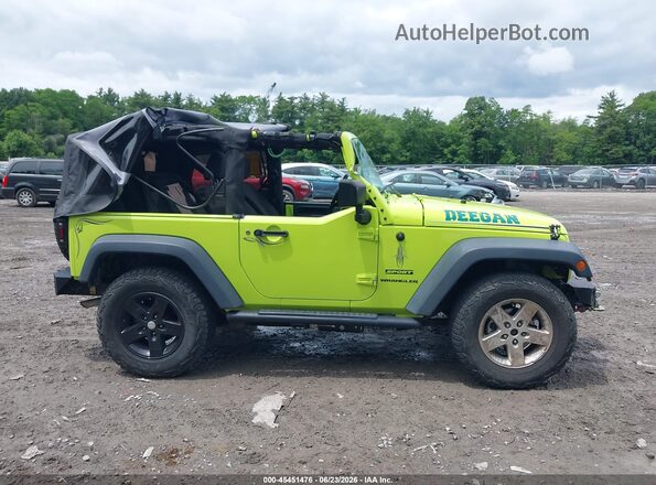 1C4AJWAG9GL325481 2016 JEEP WRANGLER Green Rear interior view