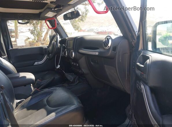 1C4BJWCG8GL235059 2016 JEEP WRANGLER Gray Front interior view