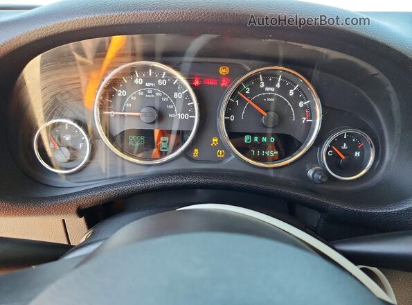 1C4BJWDG0JL855832 2018 JEEP WRANGLER Серебряный Вид щитка приборов