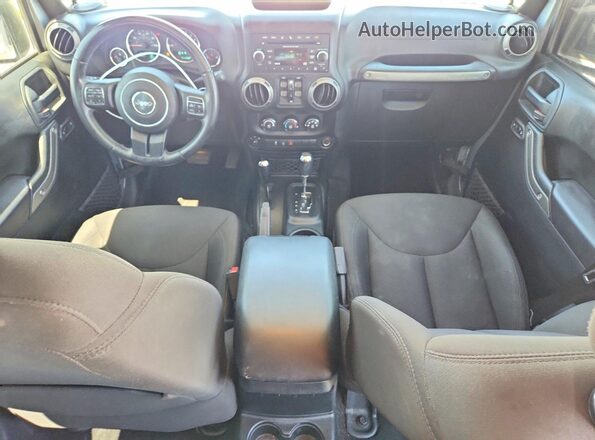 1C4BJWDG0JL855832 2018 JEEP WRANGLER Серебряный Вид панели приборов