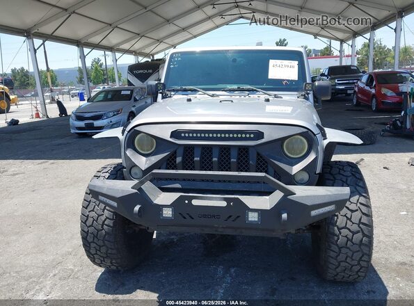 1C4BJWDG1JL883154 2018 JEEP WRANGLER Серый Вид задней части салона