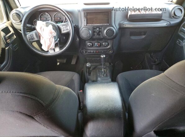 1C4BJWDG2HL669557 2017 JEEP WRANGLER Gray Dashboard view