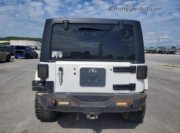 1C4BJWDG3GL114843 2016 JEEP WRANGLER White Widok z tyłu