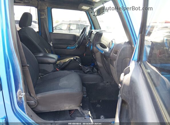 1C4BJWDG3GL125812 2016 JEEP WRANGLER UNLIMITED Blue Սալոնի դիմացի տեսք